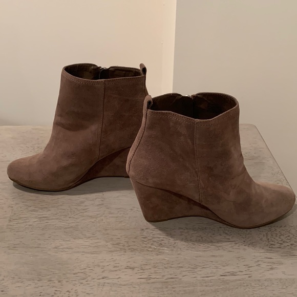 Gorgeous BCBG Generation Suede Booties 9.5 heeled boots - Picture 1 of 9